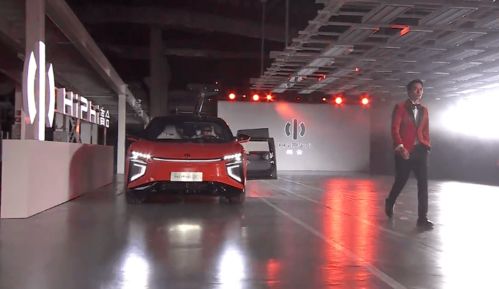 跨界營銷新典范 高合汽車聯動Scabal工廠走秀，重構汽車銷售體驗