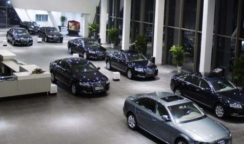 國(guó)內(nèi)最大汽車經(jīng)銷商賣地求生，店員工資數(shù)月未發(fā)，行業(yè)危機(jī)凸顯